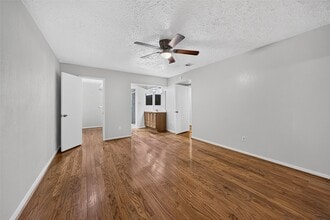 Building Photo - 3107 Pecan Point Dr
