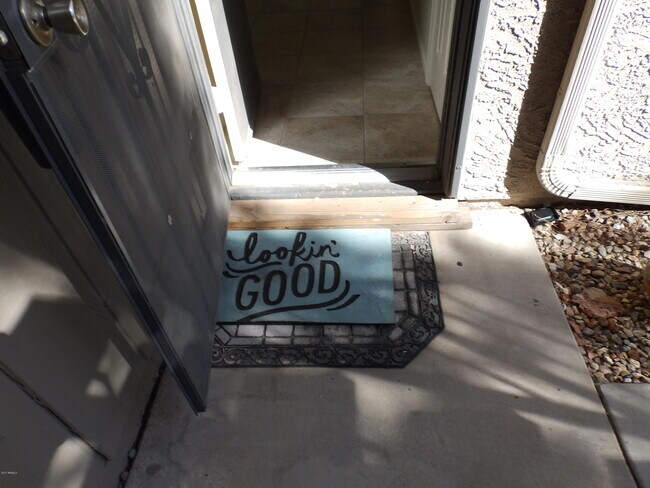 Foto del edificio - 1402 E Guadalupe Rd