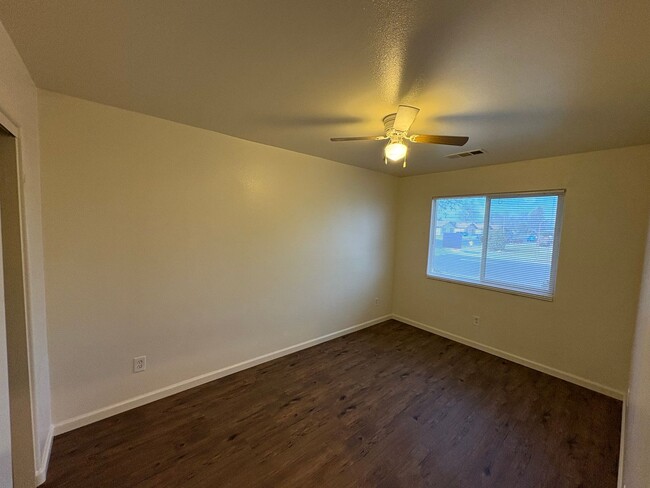 Building Photo - Spacious Home Near Shopping Center Rent Re...