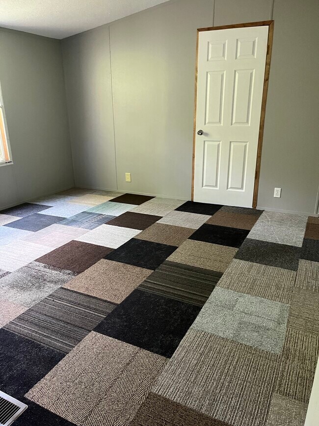Foto del edificio - 124 Meadow Ln