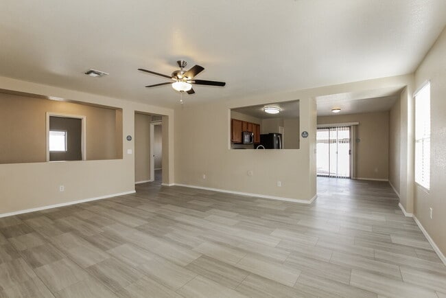 Building Photo - 3042 W Casino Ave