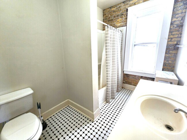 Foto del edificio - 2772 N Bremen St
