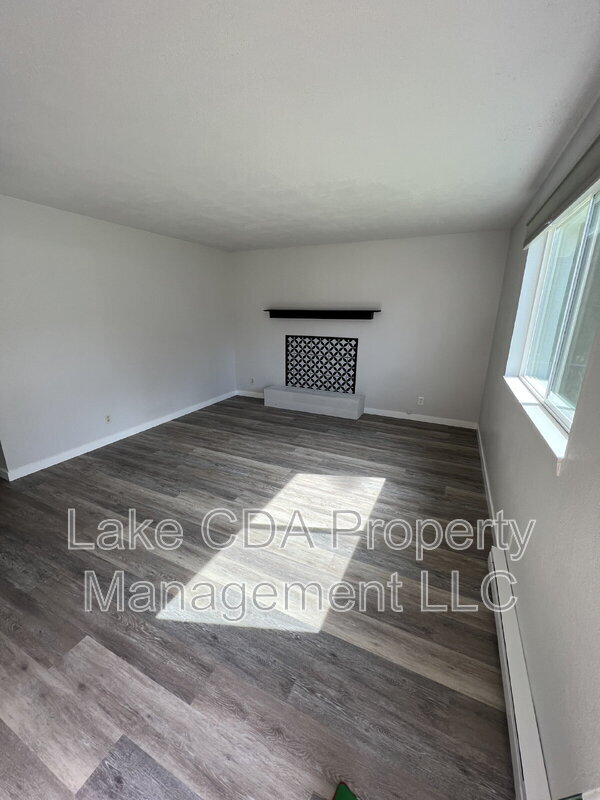 Foto del edificio - 1099 Woolsey Dr