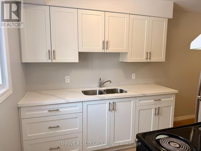 Building Photo - 127 Toulon Crescent