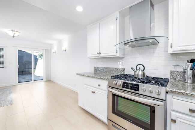 Foto del edificio - 29202 Heathercliff Rd