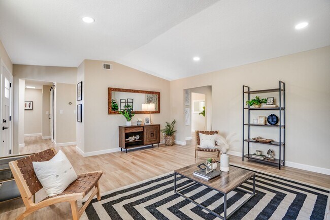 Building Photo - 3BD/2BA - Chic Cambrian Ranch Home in San ...