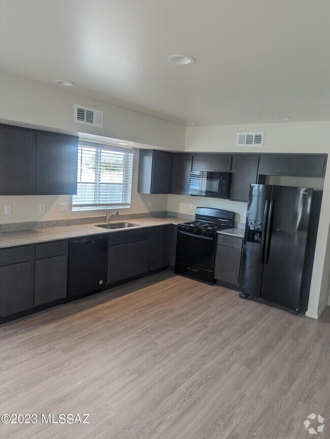 Maryvale Manor Apartments for Rent with Parking Tucson, AZ 2
