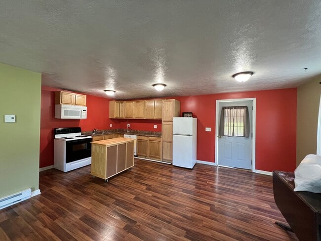 Building Photo - 27339 Rutland Hollow Rd