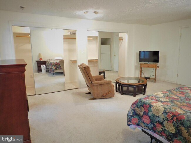 Foto del edificio - 6420 Selby Ct