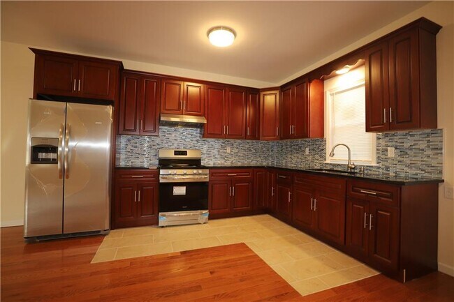 Building Photo - 175 Warwick St