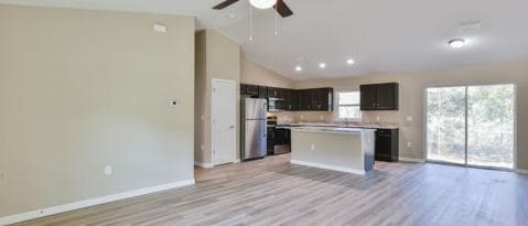 Building Photo - 10359 N Halsey Way