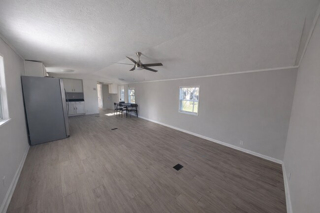 Building Photo - 5094 Red Barn Rd