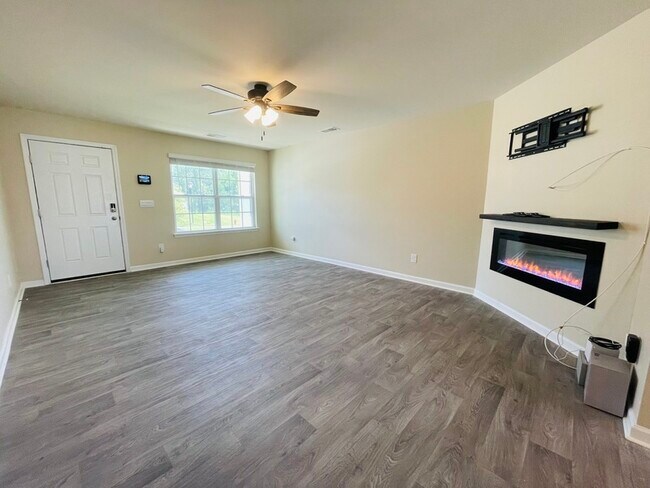 Building Photo - 2030 Greenbrook Trl
