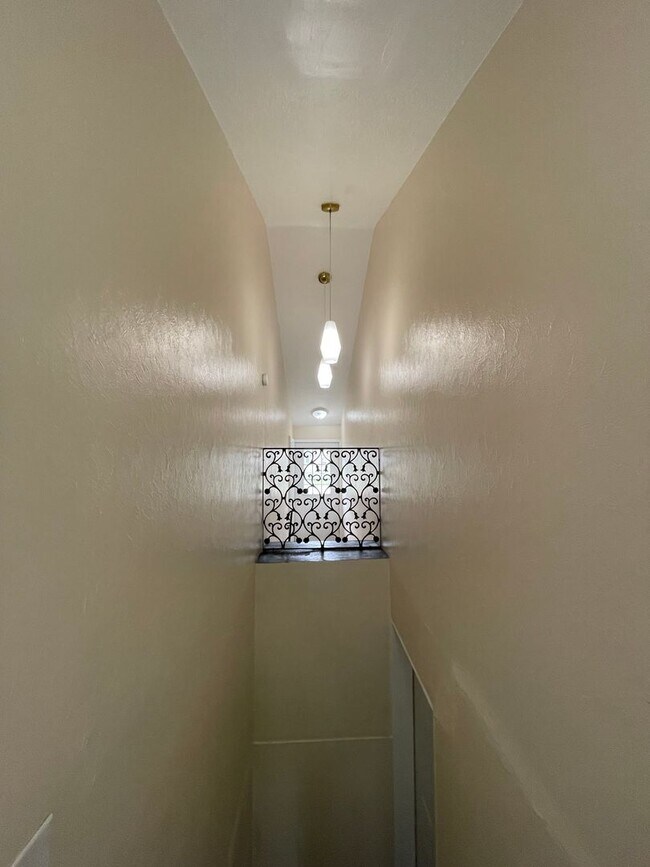 Foto del edificio - 3327 Roosevelt Boulevard Multi Unit