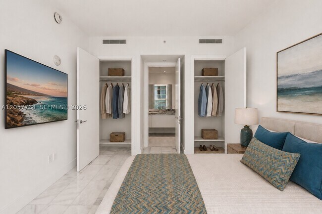 Foto del edificio - 700 NE 26th St