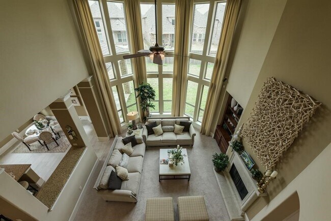 Foto del edificio - 5218 Alden Springs Blvd