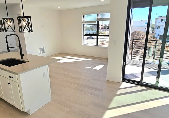 Foto del edificio - 2034 S Holly St