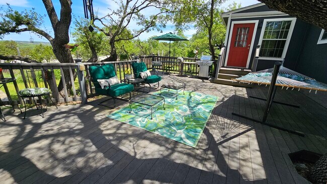 Relax under old growth oak trees - 48 La Toya Trl