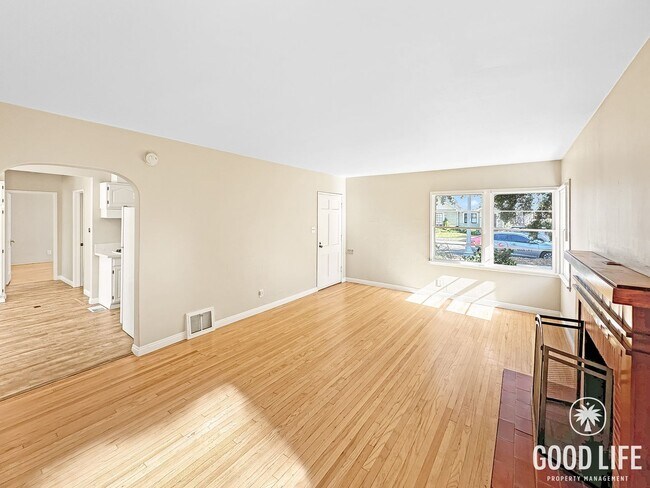 Foto del edificio - Charming 3-Bedroom Anaheim Home Featuring Private Backyard & Assigned Parking