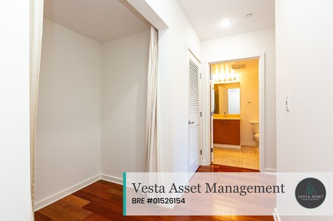 Foto del edificio - Vibrant Uptown Living in a Modern One-Bedroom with private deck!