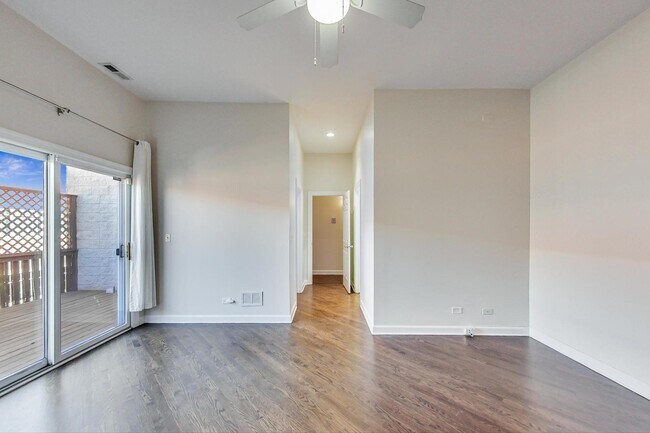Foto del edificio - 1322 W Fletcher St