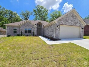 Building Photo - 5009 Springwood Cir