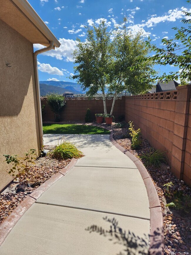 Foto del edificio - Crescent Heights Senior Community