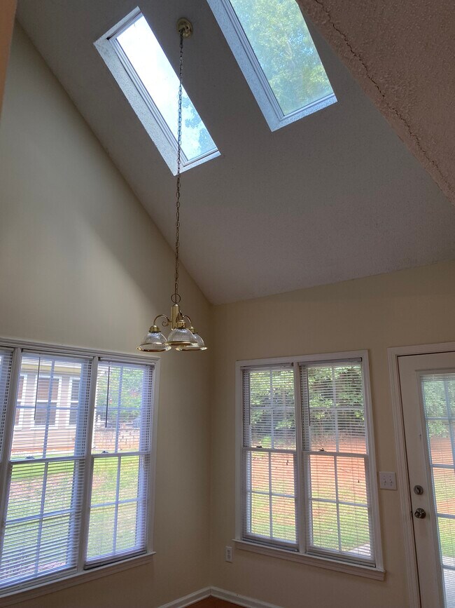 Breakfast area - 2155 Southbrook Rdg NW