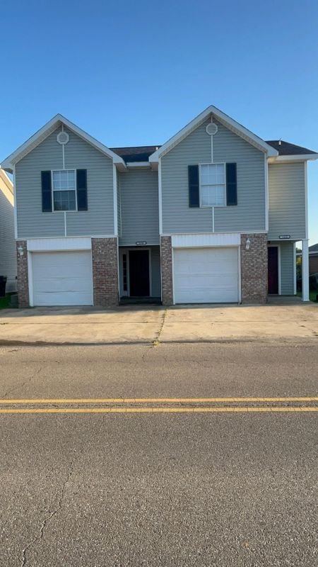 Building Photo - 1112 St Andrews Ln