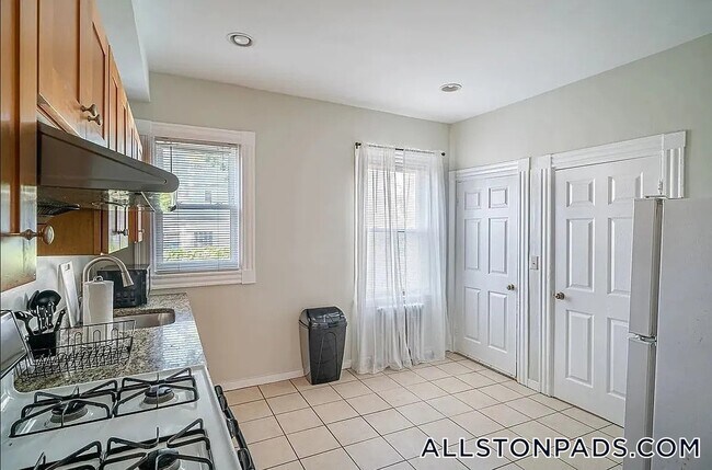 Building Photo - 6 Haskell St