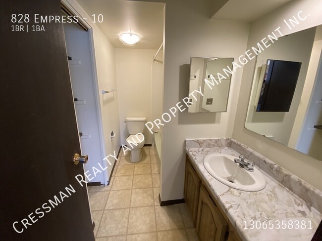 Building Photo - 1 bed 1 bath Apartment