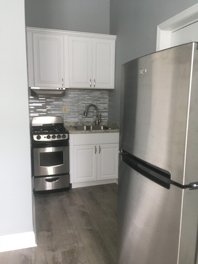 kitchen - 2708 Saint Paul St
