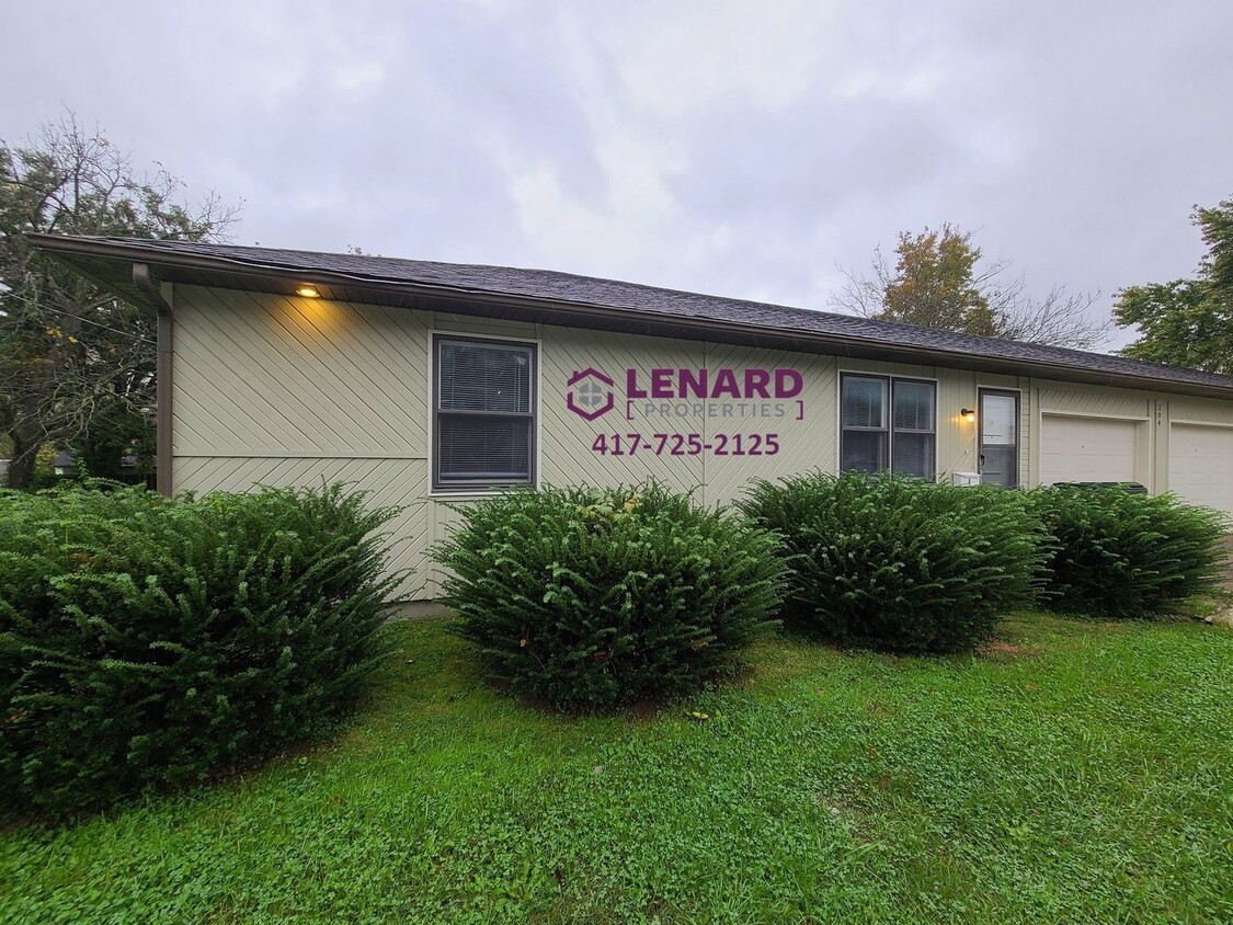 Primary Photo - 204 E Division - Gothard | Jones