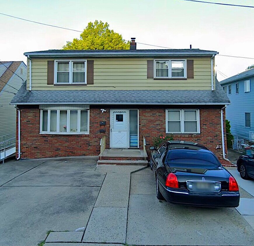 Primary Photo - 404 Farnham Ave