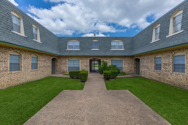 BIENVENIDO A TICKNOR TERRACE EN GRAPEVINE, TEXAS - Ticknor Terrace