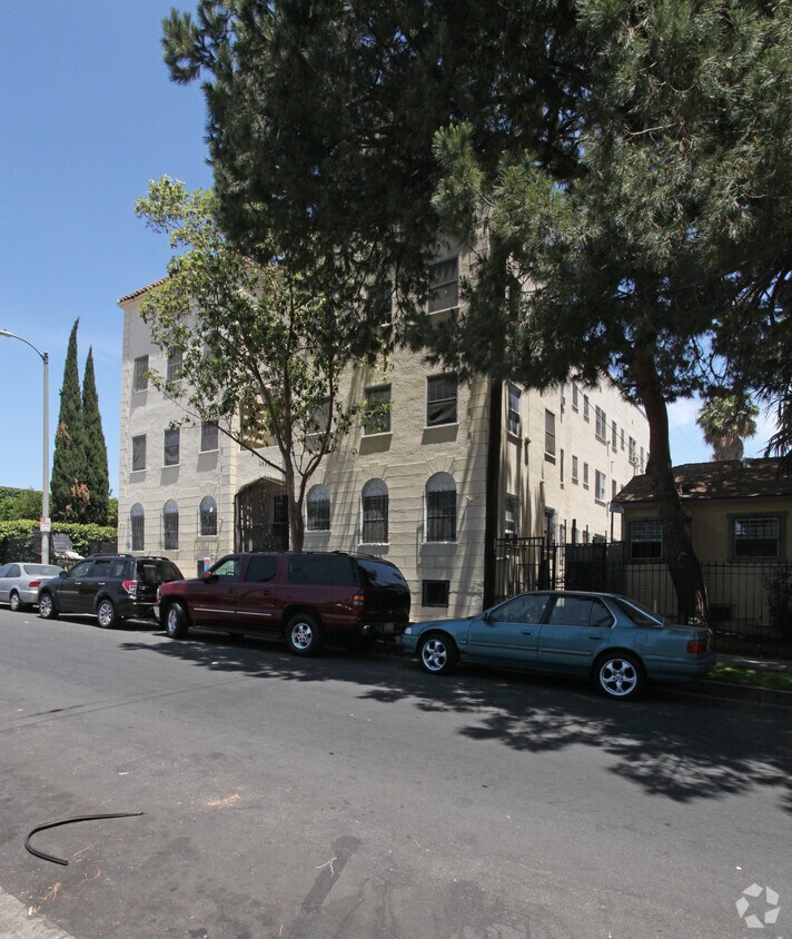Building Photo - 1650 N Serrano Ave