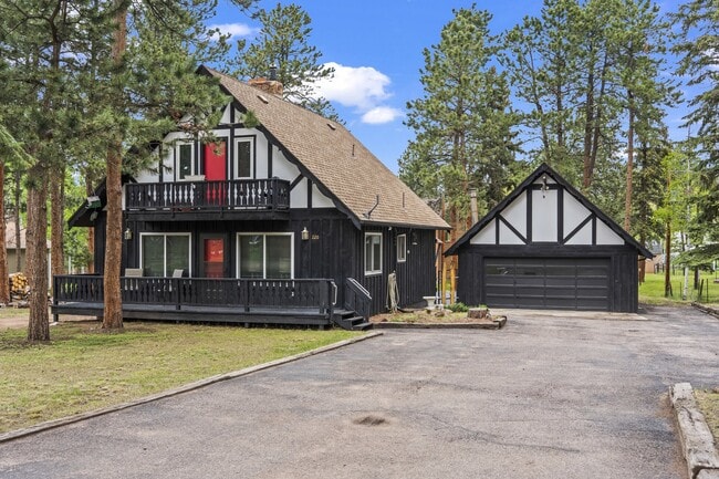 Building Photo - 220 Wildflower Dr