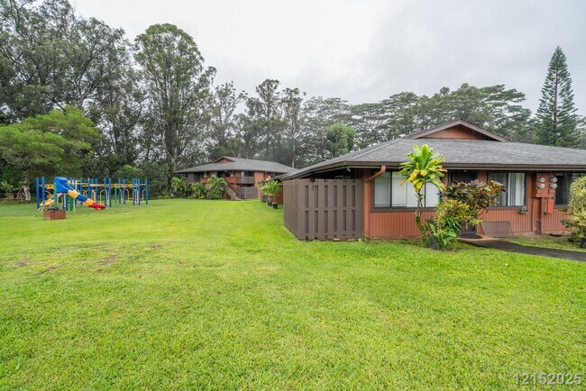 Foto del edificio - $2900 / 2 Bed/ 1 Bath/ 2 Parking IN HIDDEN VALLEY ESTATES