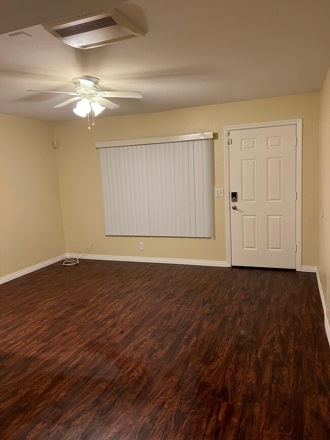 Building Photo - 3024 E Carey Ave