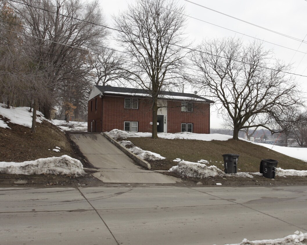 Primary Photo - 229 College Ave