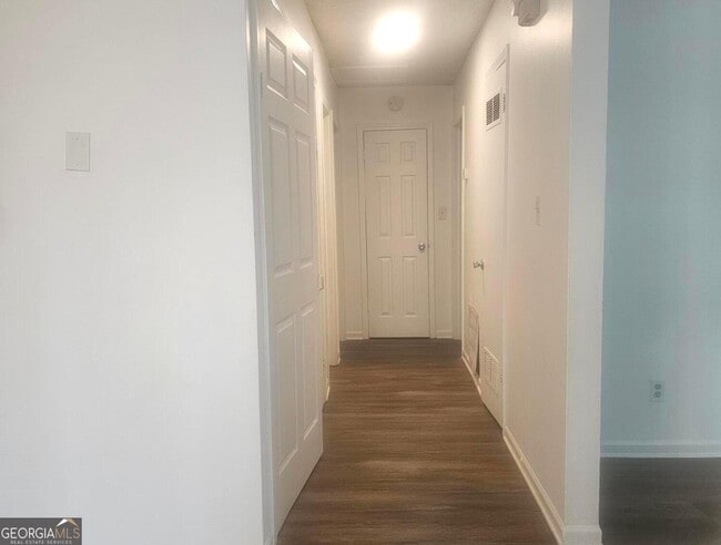 Building Photo - 8386 Glenwoods Terrace