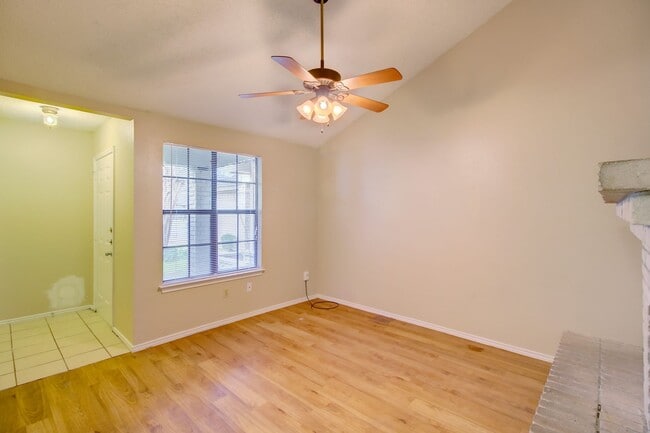 Foto del edificio - What an AMAZING place to call HOME!!!