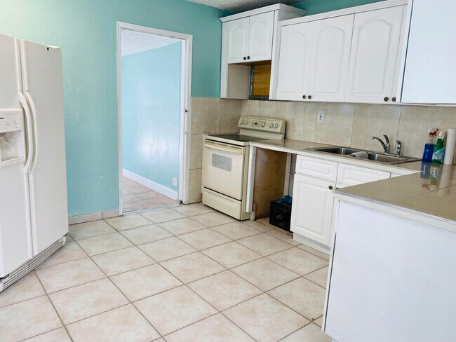 Building Photo - 521 Beech Rd