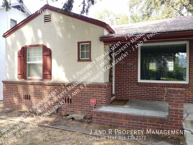 Building Photo - 3/2 in Land Park