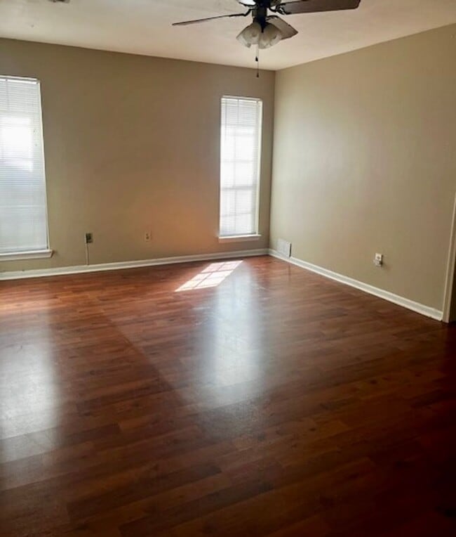 Building Photo - Big 2br/2ba house off Highland w/ slab gra...