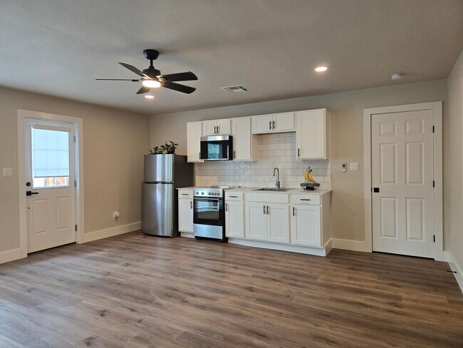 Foto del edificio - 4411 Dovewood Dr