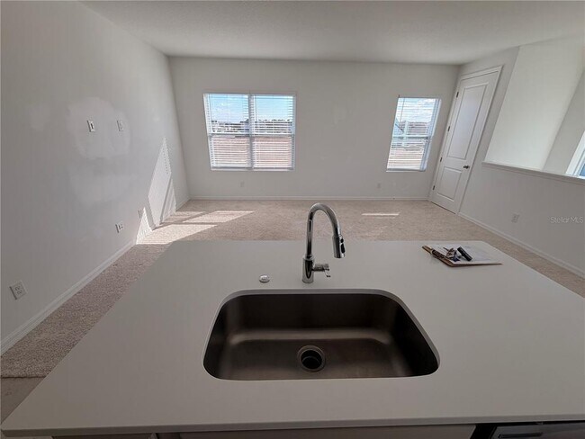 Foto del edificio - 3155 Voyager Ave