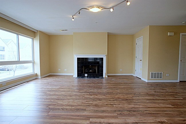 Building Photo - 641 Diamond Pointe Dr