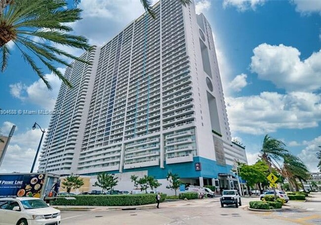 Building Photo - 1717 N Bayshore Dr