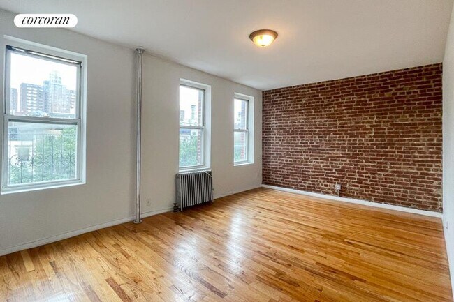 Foto del edificio - 57 W 106th St